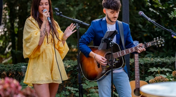 Foto van Akoestisch duo Anna Luna & Yosue Foto van Akoestisch duo Anna Luna & Yosue