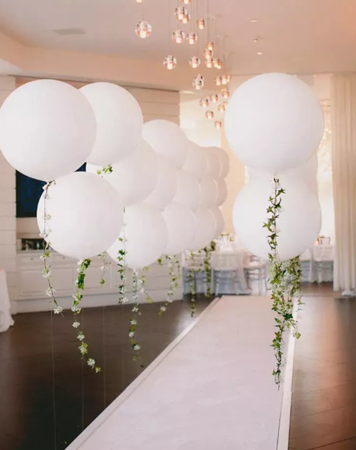 witte ballonnen bruiloft
